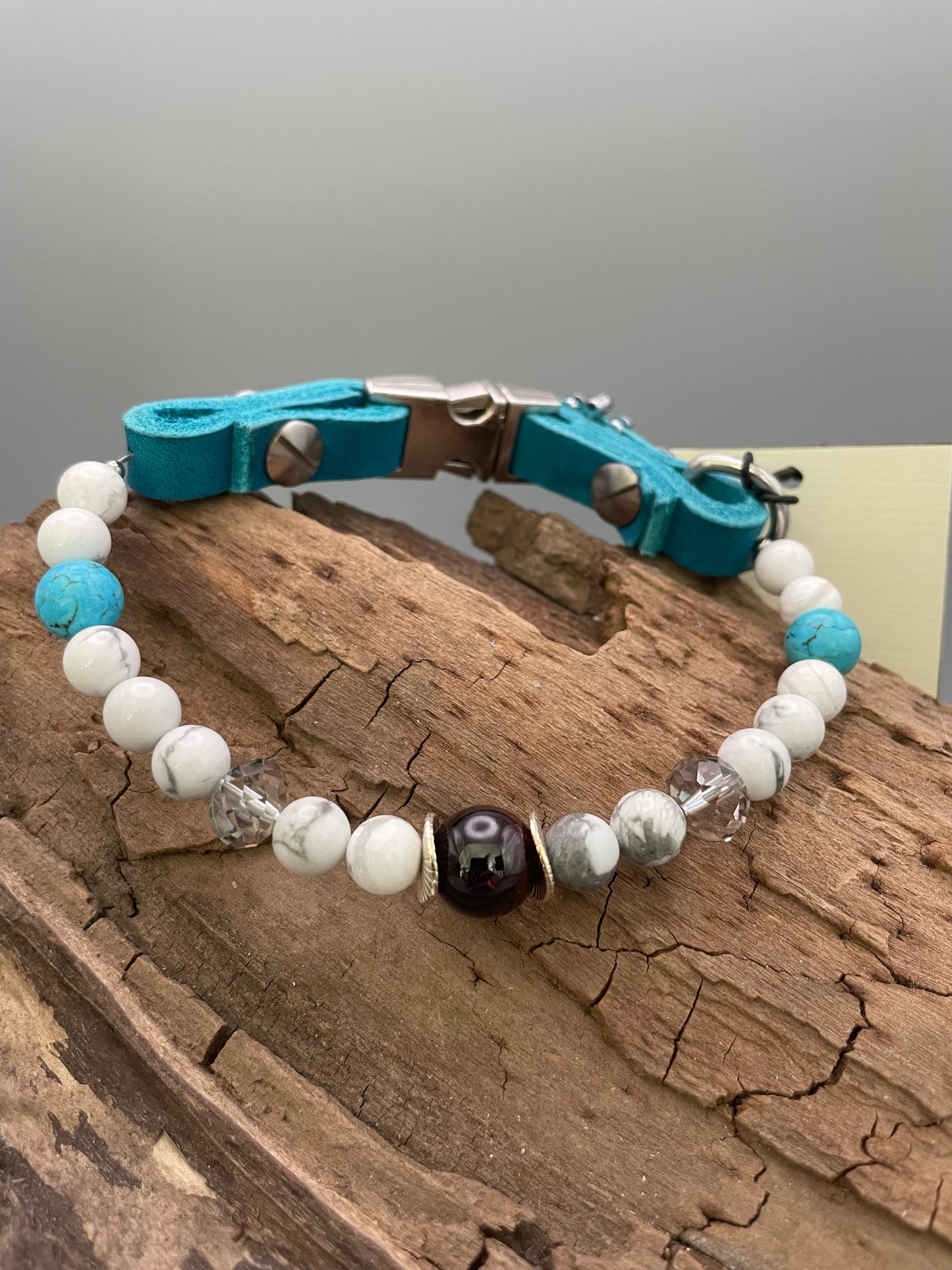 Größe: 28 cm Umfang. Edelstein-Hundehalsband – mit Magnesit, Türkis und Granat