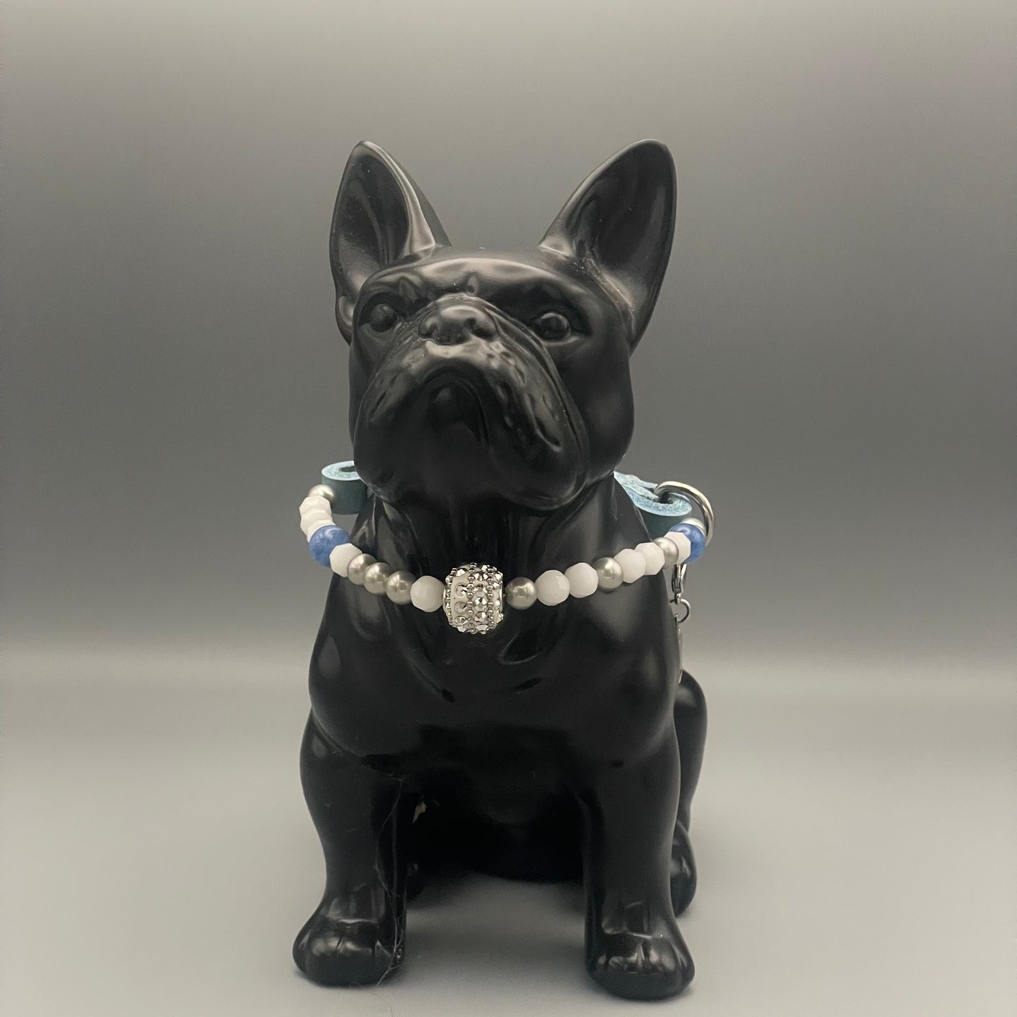 Größe: 28 cm Umfang. Edelstein-Hundehalsband – mit Aquamarin & Muschelkernperlen