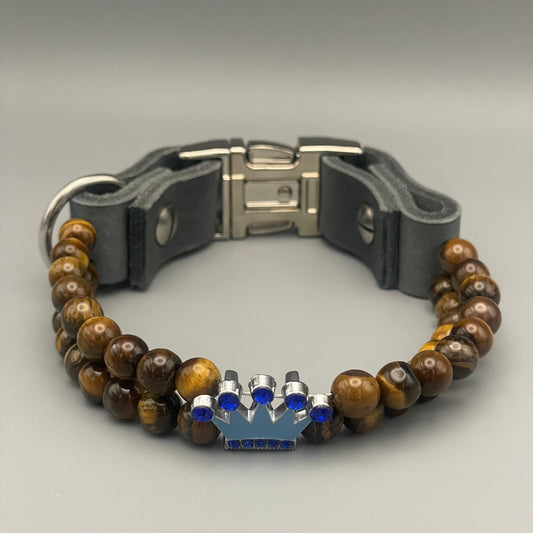 Größe: 28 cm Umfang. Edelstein-Hundehalsband – mit Tigerauge & blauer Strasskrone