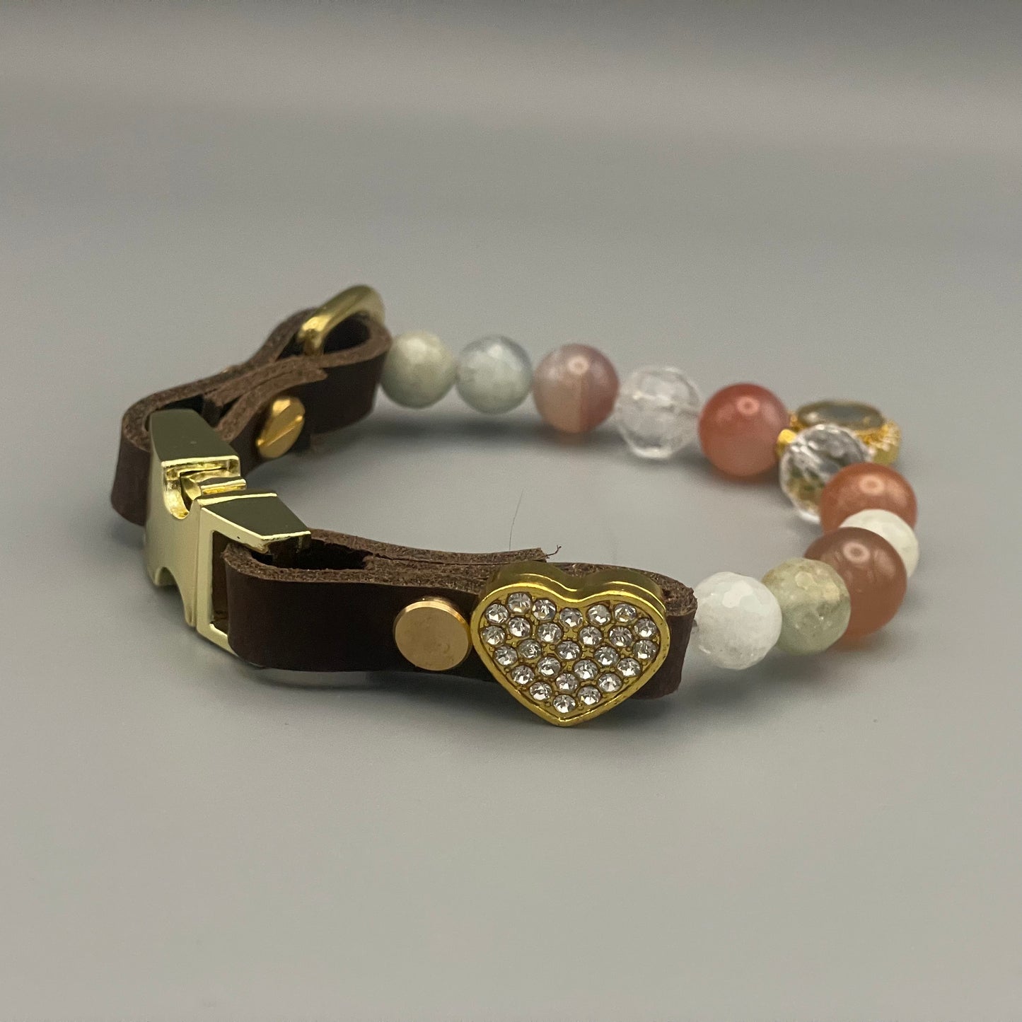 Größe: 22 cm Umfang. Golden Fortune • Edelstein-Hundehalsband – mit Aquamarin, rotem Achat, Bergkristall & Jade