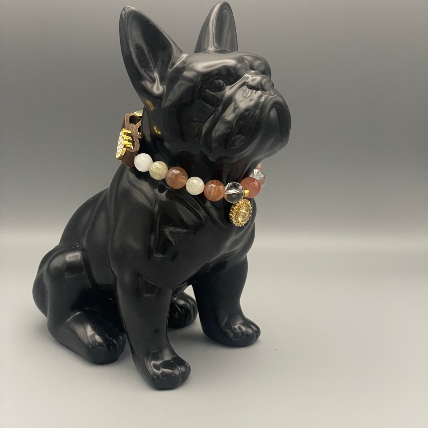 Größe: 22 cm Umfang. Golden Fortune • Edelstein-Hundehalsband – mit Aquamarin, rotem Achat, Bergkristall & Jade