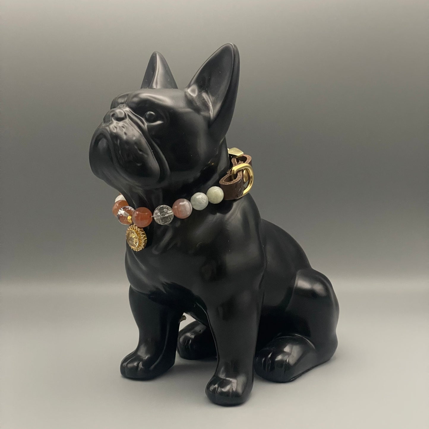 Größe: 22 cm Umfang. Golden Fortune • Edelstein-Hundehalsband – mit Aquamarin, rotem Achat, Bergkristall & Jade