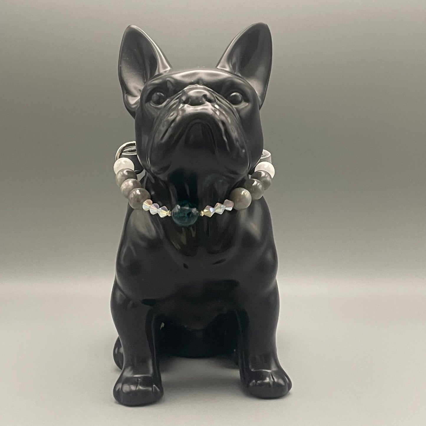 Größe: 25 cm Umfang. Lunar Grace • Edelstein-Hundehalsband – mit Mondstein, Labradorit & Chrysokoll