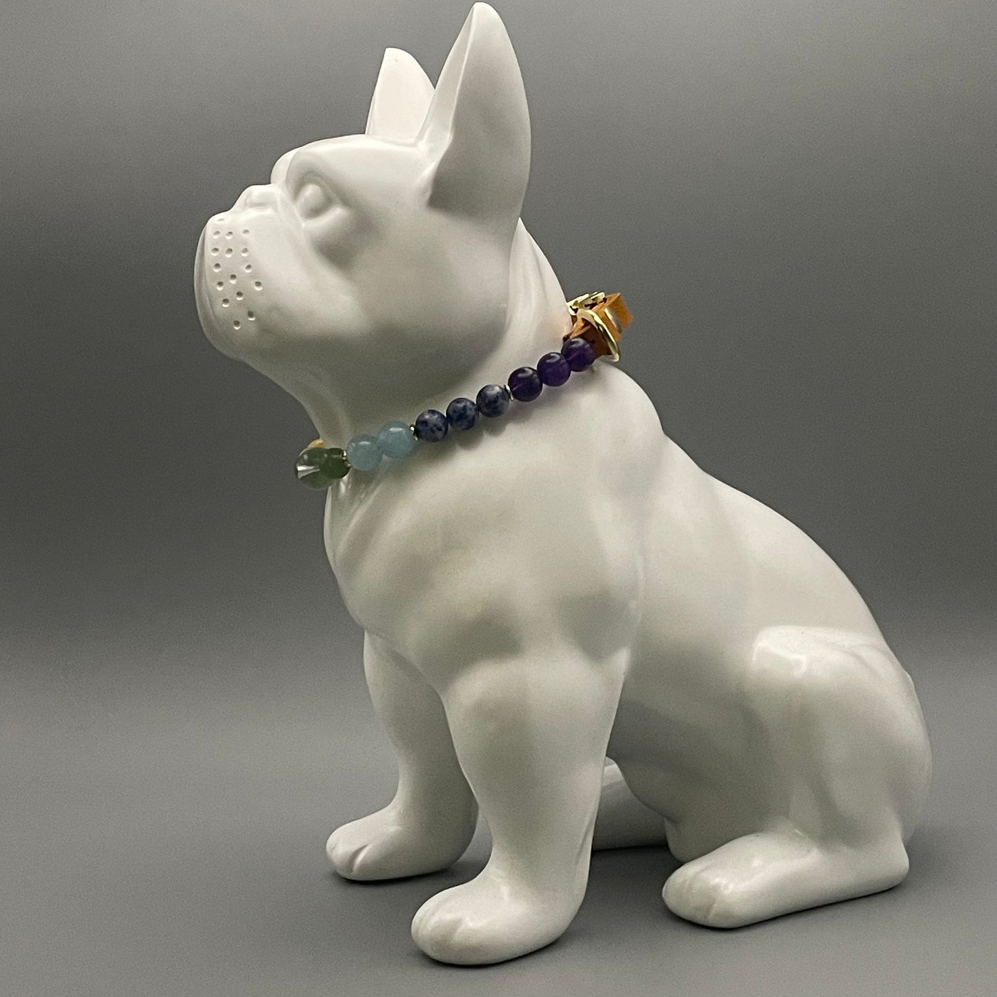 Größe: 32 cm Umfang. Edelstein-Hundehalsband – mit Granat, Karneol, gelbem Calcit, Aventurin, Bergkristall, Aquamarin, Sodalit & Amethyst