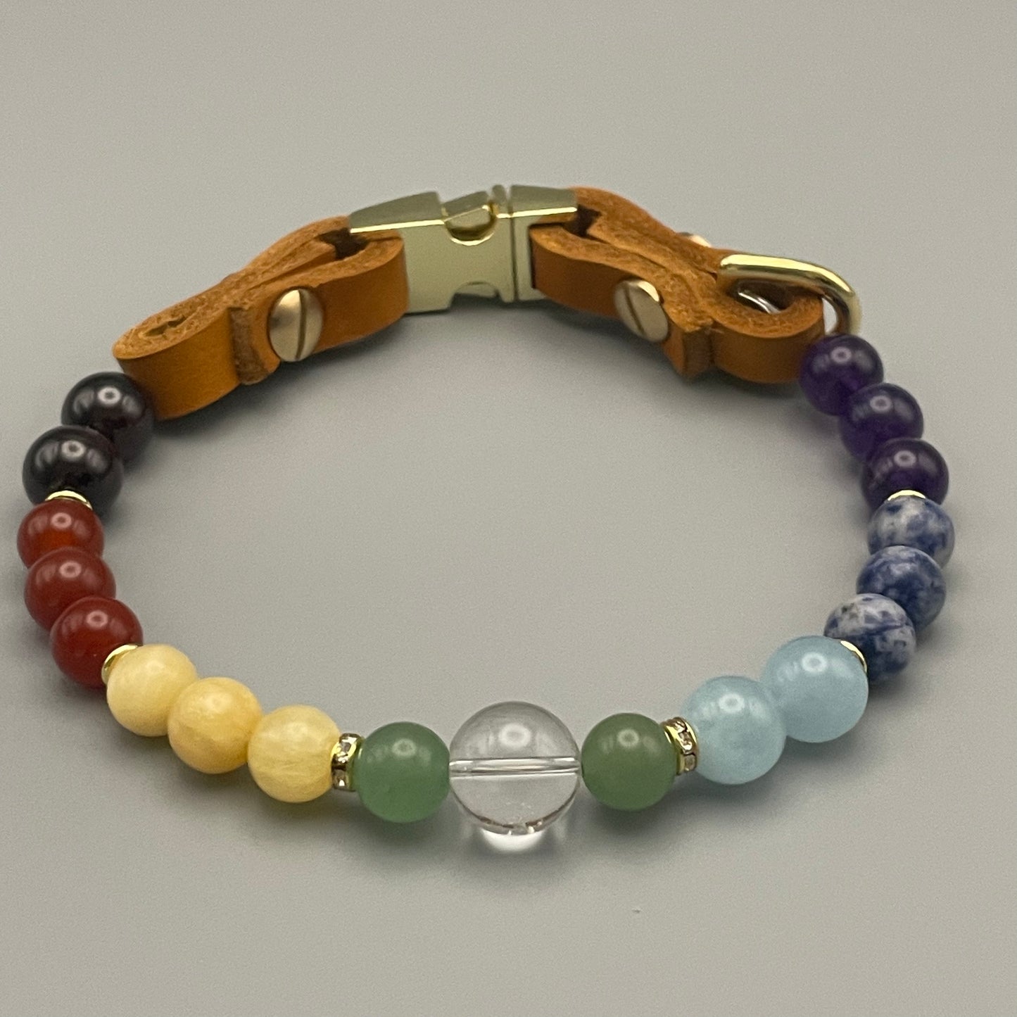 Größe: 32 cm Umfang. Edelstein-Hundehalsband – mit Granat, Karneol, gelbem Calcit, Aventurin, Bergkristall, Aquamarin, Sodalit & Amethyst