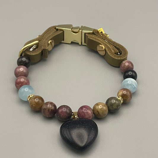Größe: 27 cm Umfang. Edelstein-Hundehalsband – mit buntem Turmalin, Aquamarin, Obsidian & Goldflussherz