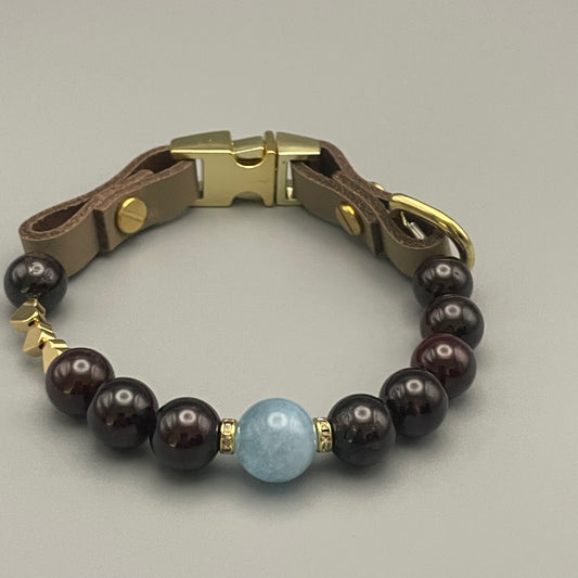 Größe: 25 cm Umfang. Aqua Rouge • Edelstein-Hundehalsband – mit Granat & Aquamarin