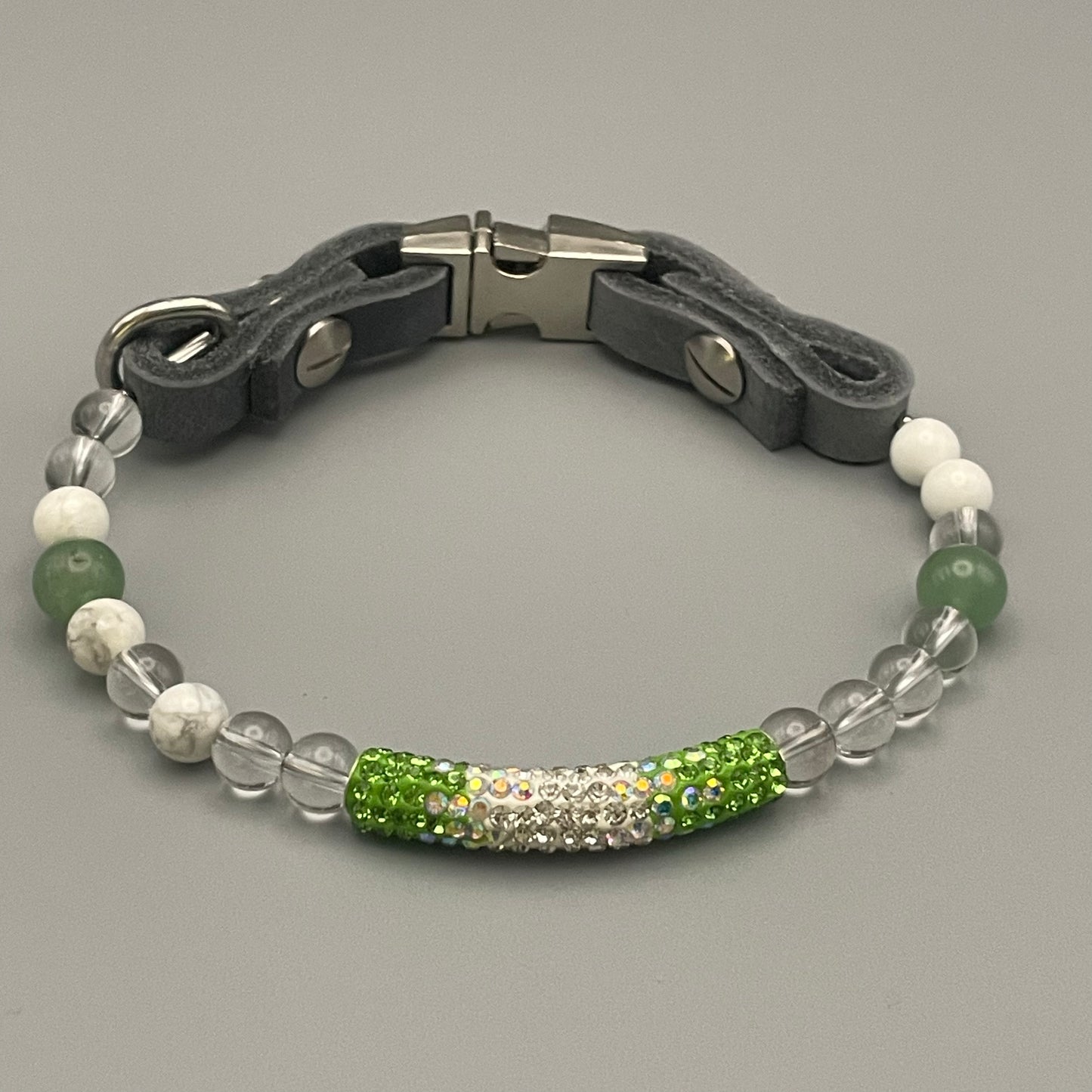Größe: 31 cm Umfang. Edelstein-Hundehalsband – mit Bergkristall, Magnesit & Aventurin