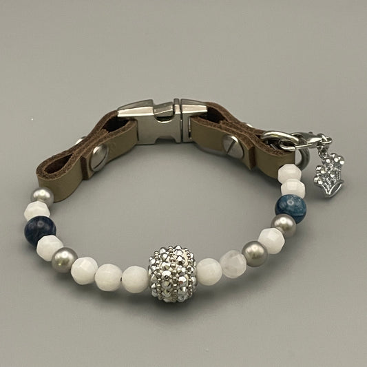 Größe: 25 cm Umfang. Arctic Royale • Edelstein-Hundehalsband – mit Kyanit, Silberquarz & Muschelkernperlen