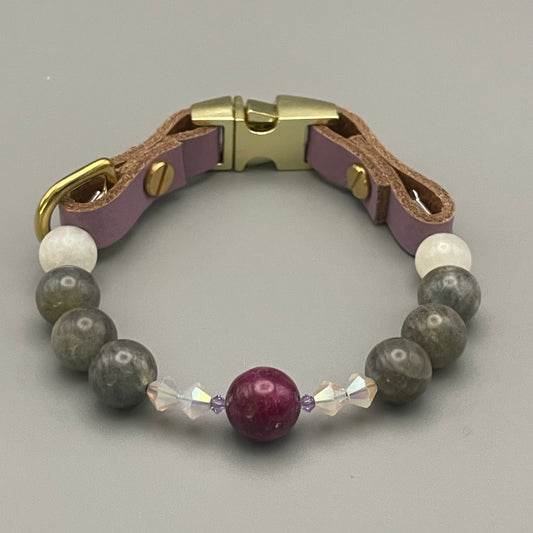 Größe: 24 cm Umfang. Amoure Lumière • Edelstein-Hundehalsband – mit Mondstein, Labradorit & Rubin