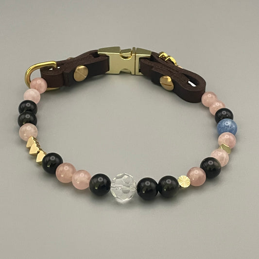 Größe: 33 cm Umfang. Edelstein-Hundehalsband – mit Rosenquarz, Obsidian & Aquamarin