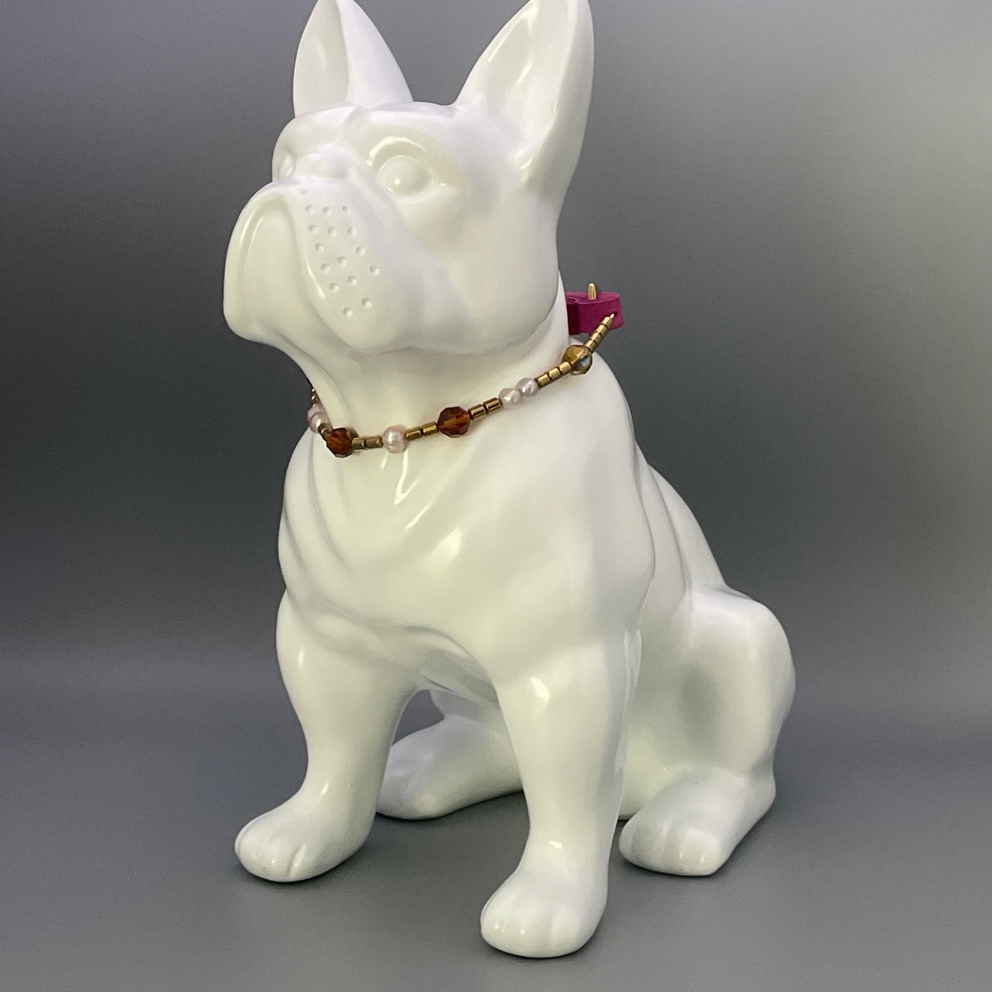 Sunset Pearl – Größe: 30 cm Umfang. Edelstein-Hundehalsband mit Gold-Hämatit, Süßwasserperlen & Kristallen.