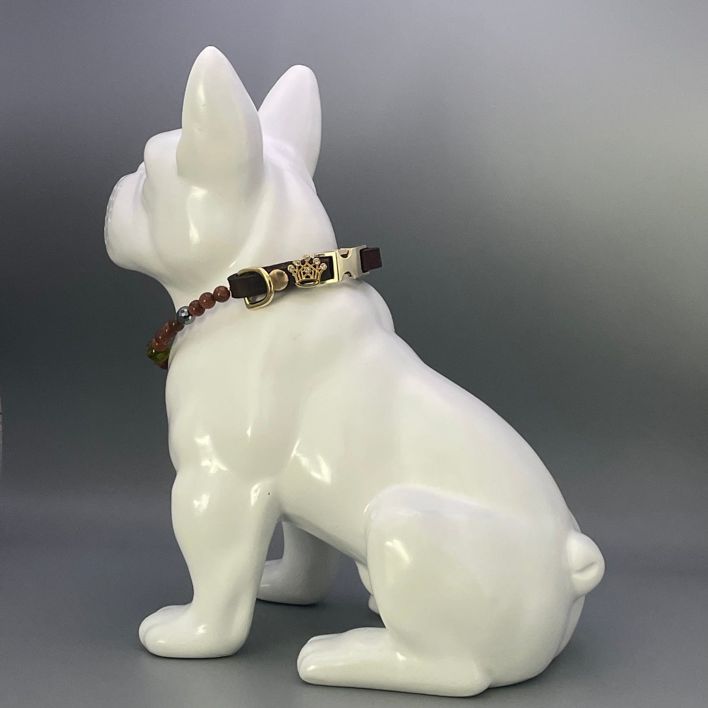 Größe: 34 cm Umfang. Edelstein-Hundehalsband – mit Goldfuss, Peridot & Silizium