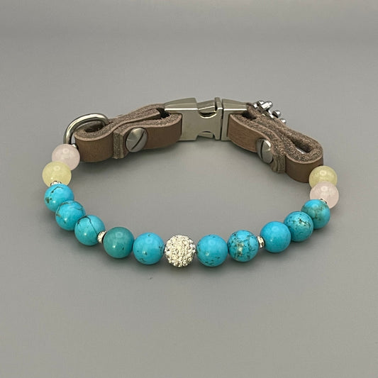 Größe: 26 cm Umfang. Blue Mirage • Edelstein-Hundehalsband – mit Türkis & Achat