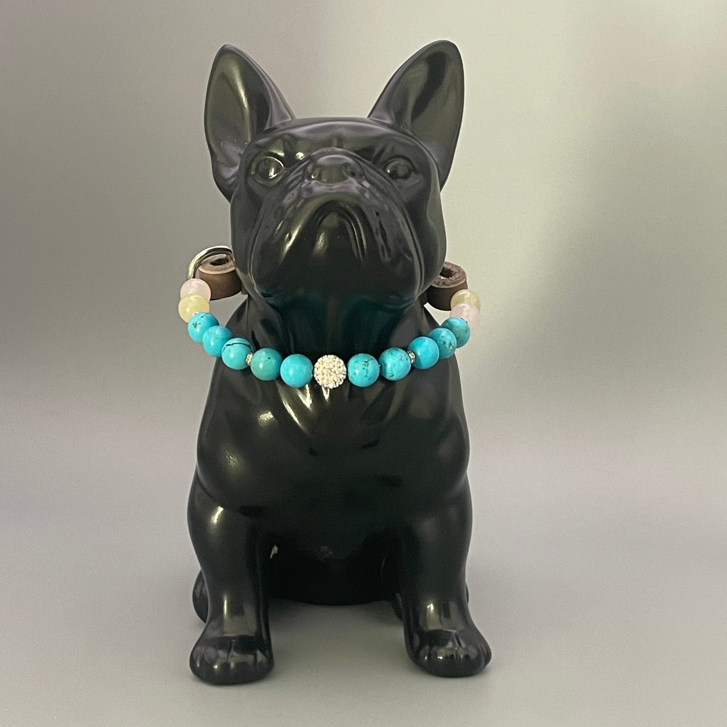 Größe: 26 cm Umfang. Blue Mirage • Edelstein-Hundehalsband – mit Türkis & Achat