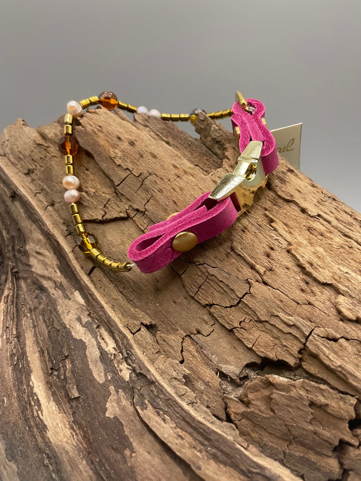 Sunset Pearl – Größe: 30 cm Umfang. Edelstein-Hundehalsband mit Gold-Hämatit, Süßwasserperlen & Kristallen.