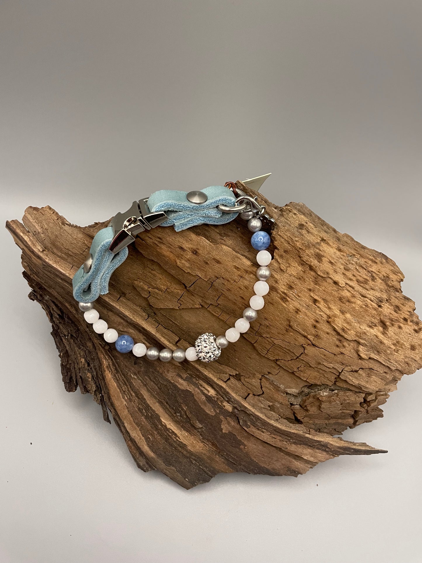 Größe: 28 cm Umfang. Edelstein-Hundehalsband – mit Aquamarin & Muschelkernperlen