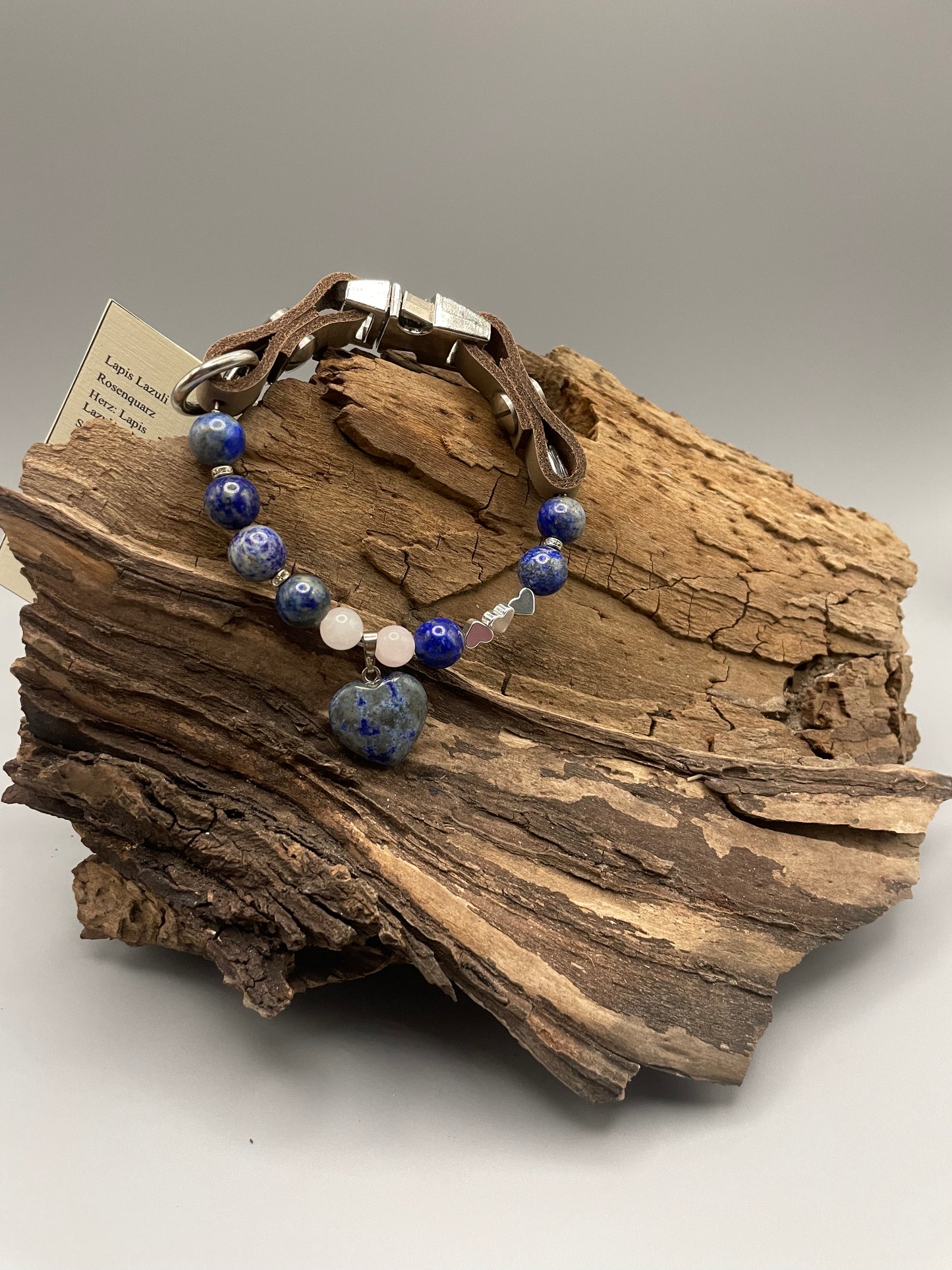 Größe: 23 cm Umfang. Midnight Heart • Edelstein-Hundehalsband – mit Lapislazuli & Rosenquarz