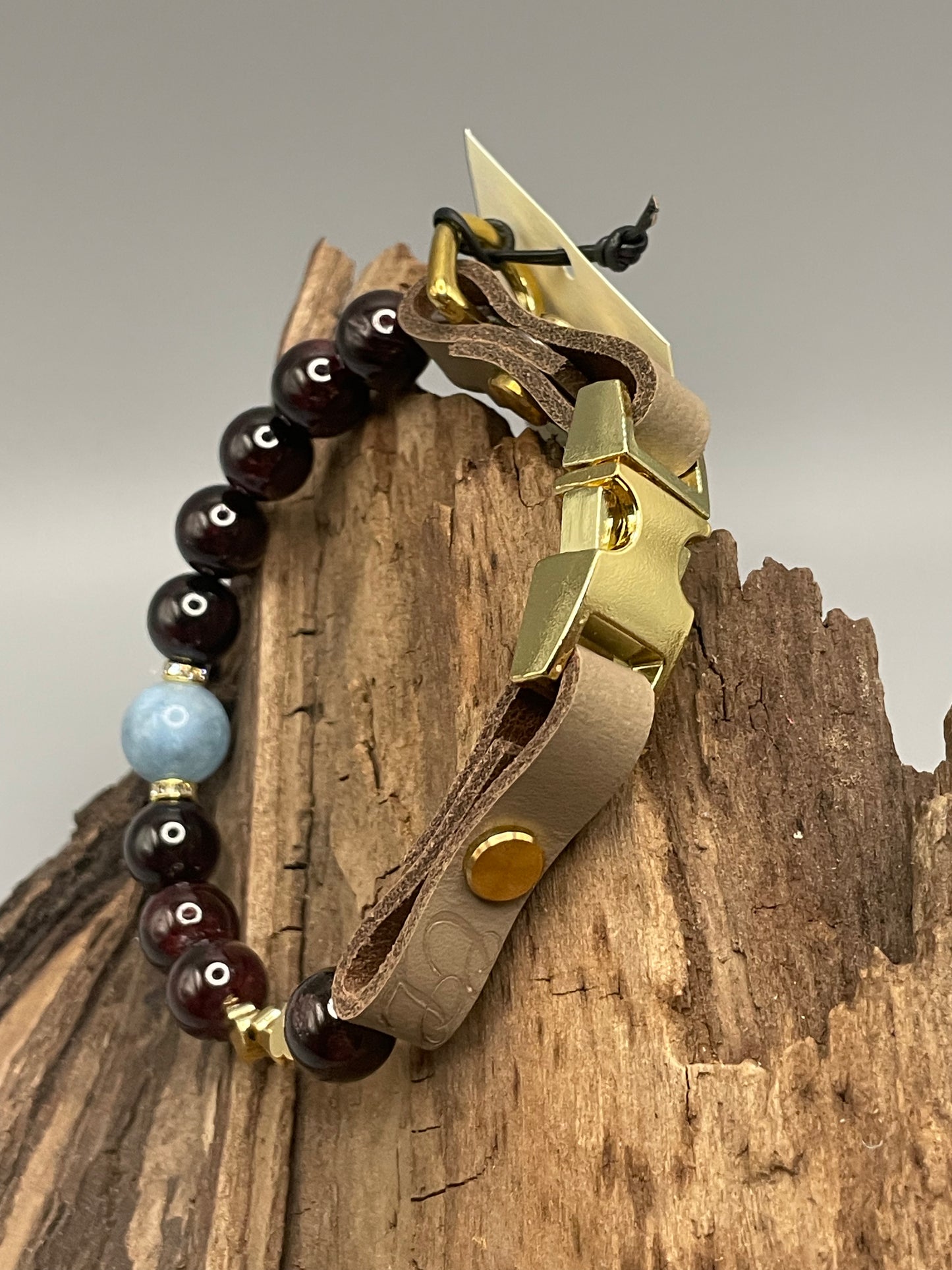 Größe: 25 cm Umfang. Aqua Rouge • Edelstein-Hundehalsband – mit Granat & Aquamarin