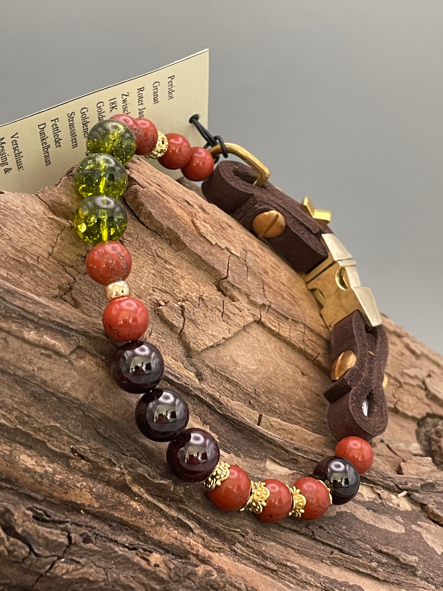 Größe: 31 cm Umfang. Edelstein-Hundehalsband – mit Peridot, Granat und rotem Jaspis