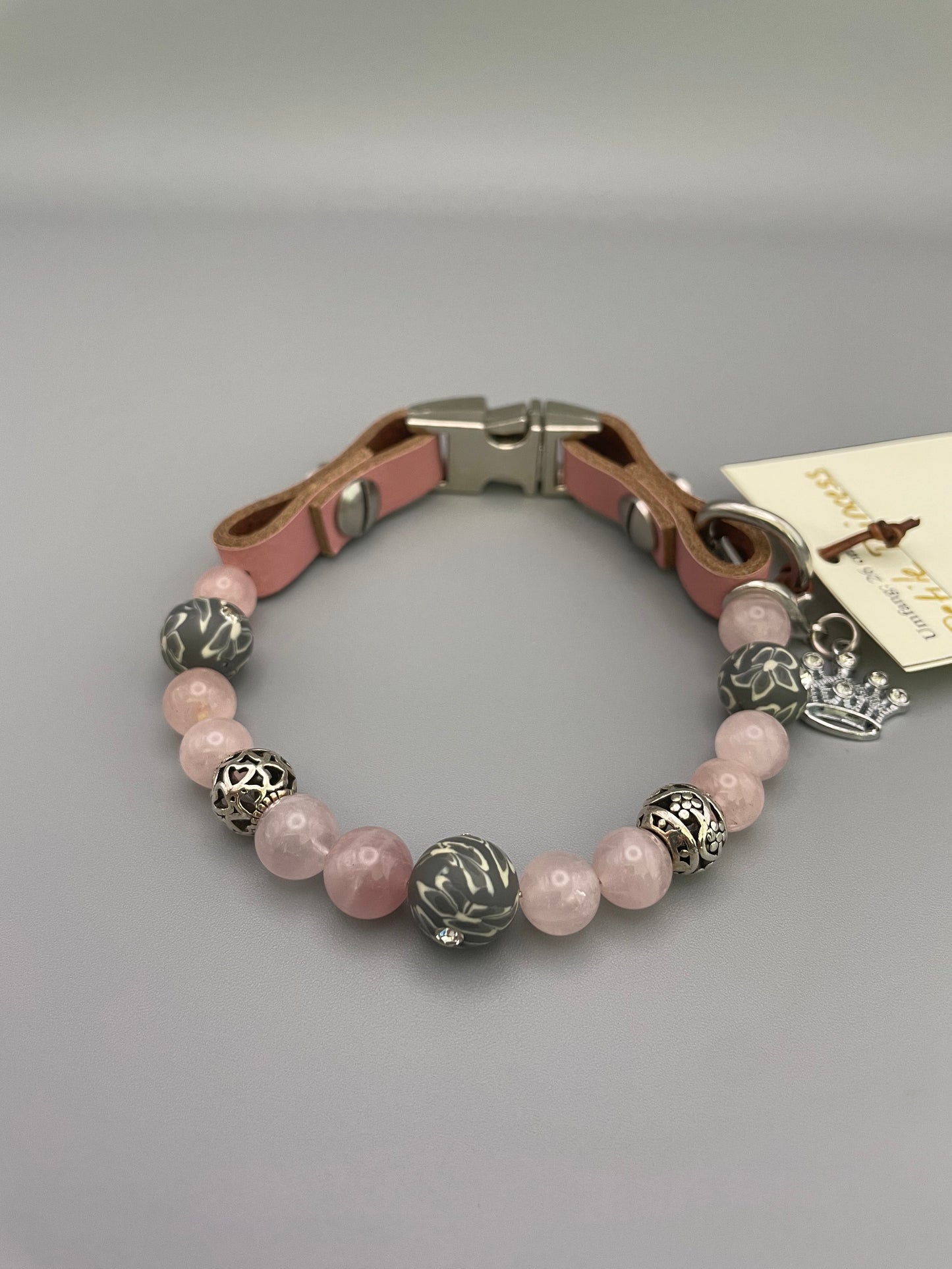 Größe: 26 cm Umfang. Edelstein-Hundehalsband – mit Rosenquarz & Zierperlen